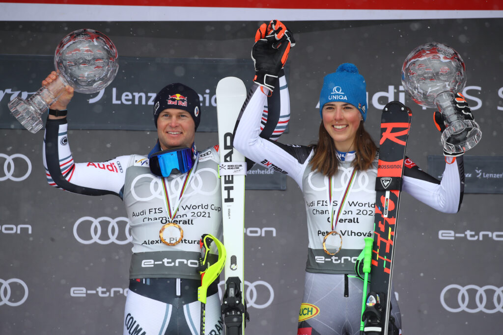 Alexis Pinturault e Petra Vlhova con la Coppa del Mondo 2020-2021 ©Pentaphoto