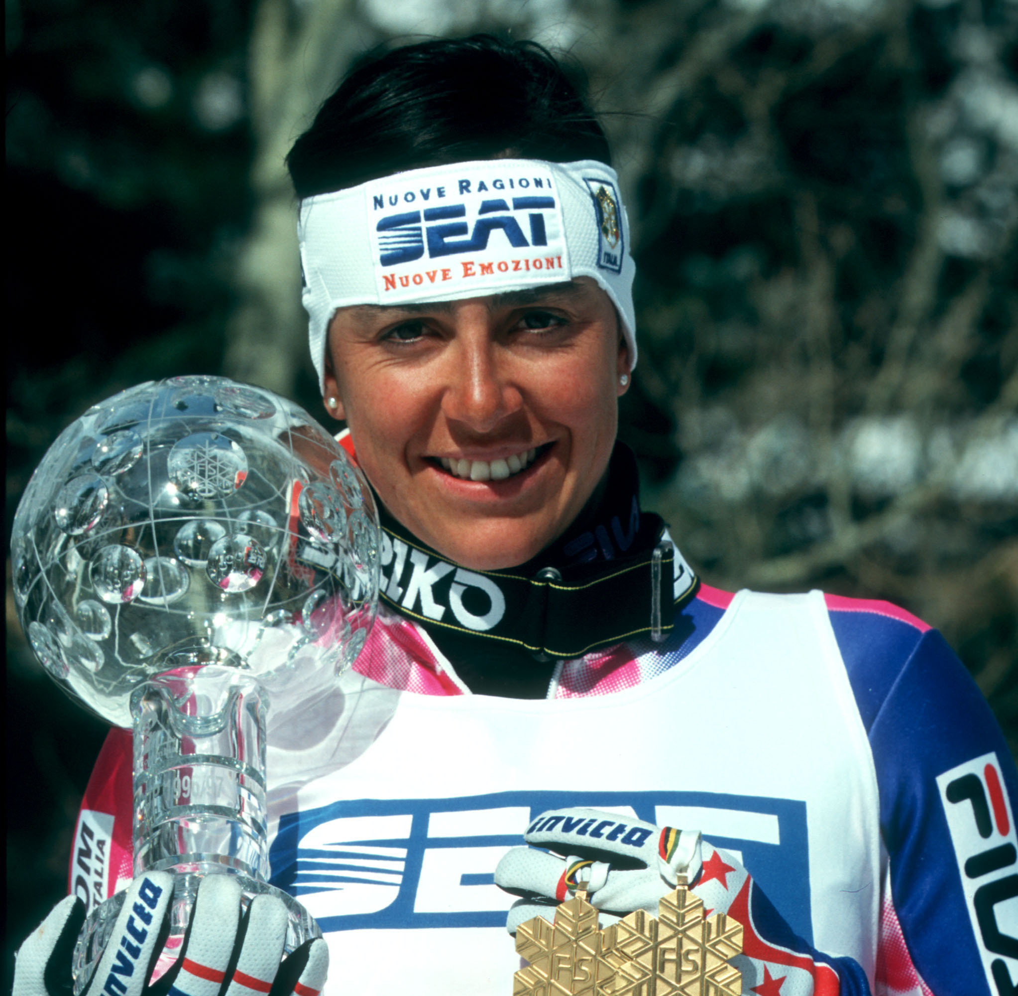 Deborah Compagnoni con la Coppa di slalom gigante 1997 ©Pentaphoto