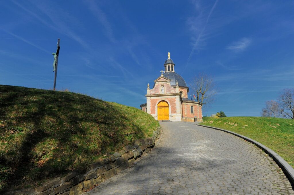 La cappella in cima al muro di Grammont