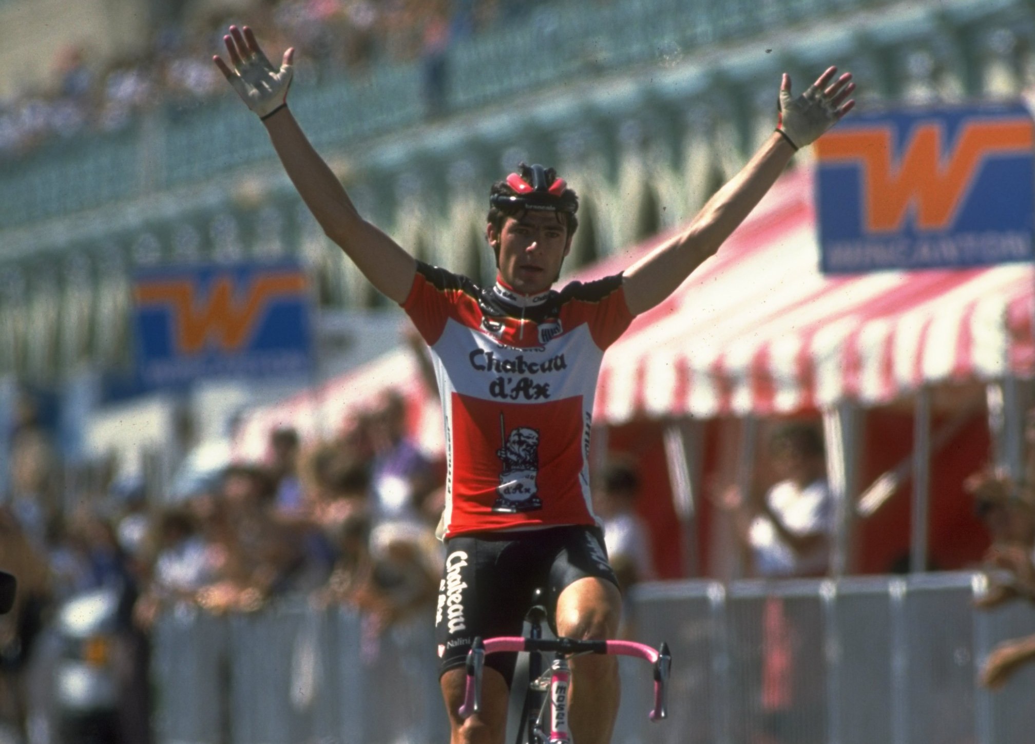 Gianni Bugno vincente in maglia Chateaux d'Ax