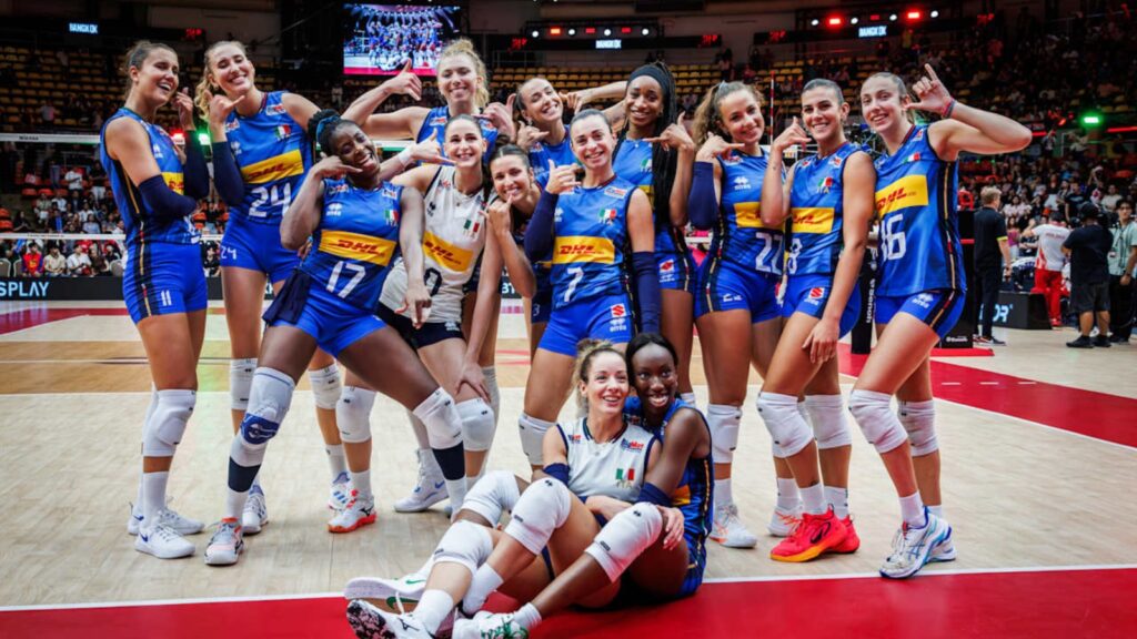Azzurre del volley in trionfo. Una scena ormai comune dal 2024