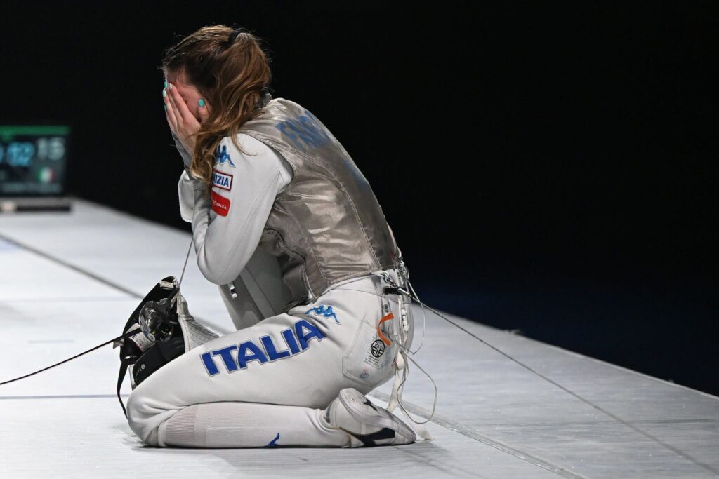 Lacrime per Martina Favaretto dopo l'oro mondiale di Hong Kong ©BizziTeam