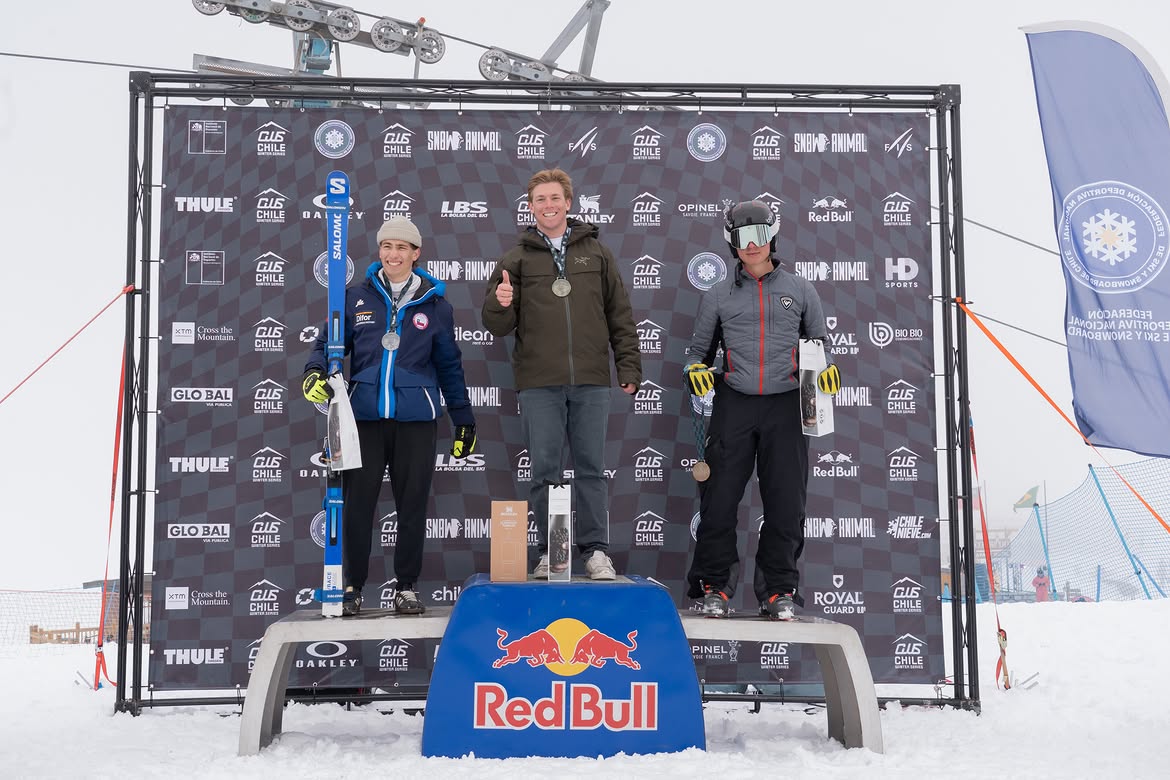 Podio del primo gigante maschile. Da sinistra: Sebastian Birkner, Colin Hanna e Lewis Parton © Instagram Chile Winter Series