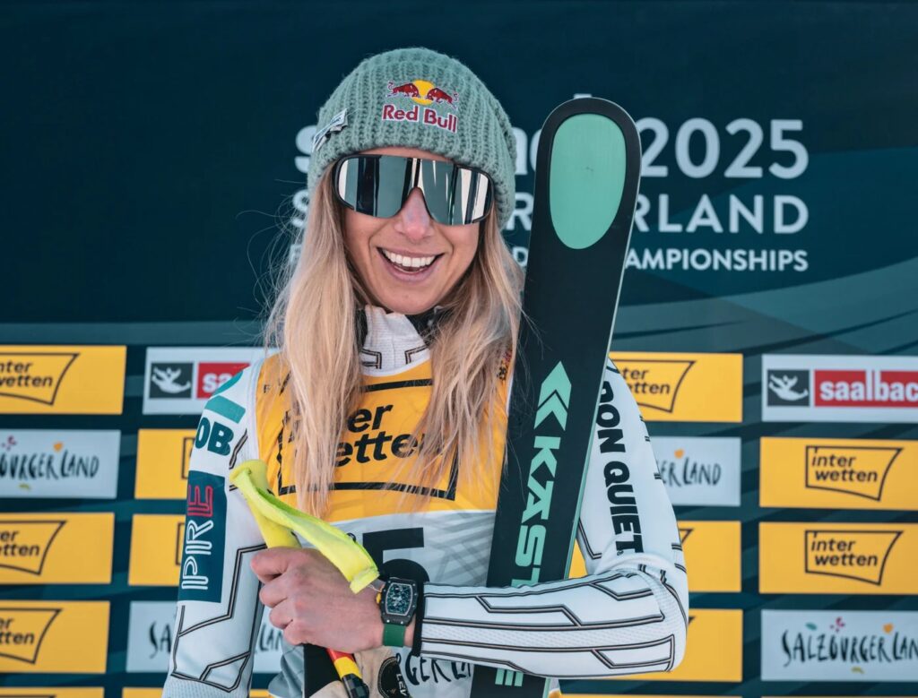 Ester Ledecka, 31 anni, 3 ori olimpici, 3 mondiali. Cinque nello snowboard alpino, uno nello sci alpino ©Kästle