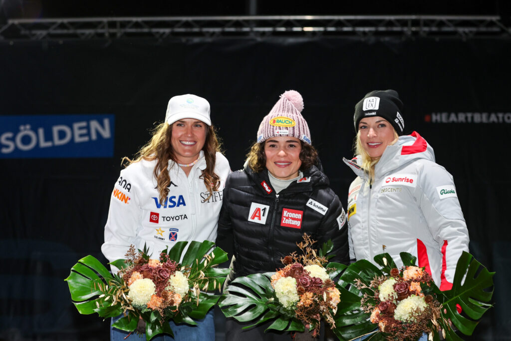 Moltzan, Scheib e Gut-Behrami il 25 ottobre 2025 alla premiazione pomeridiana ©GEPA