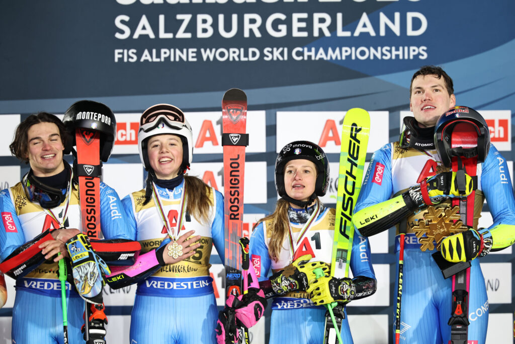Saalbach 2025, Team Parallel. Oro azzurro con, da sinistra: Della Vite, Collomb, Della Mea, Vinatzer ©Pentaphoto