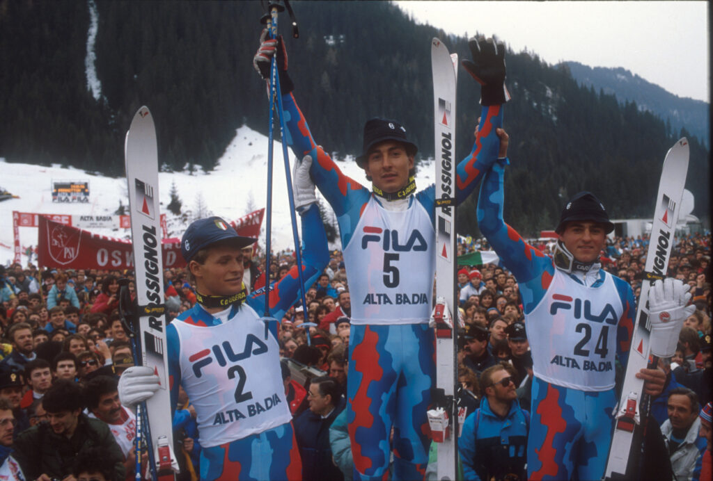 14 dicembre 1986, la storia si compie: ultima tripletta azzurra maschile in gigante, con Oswald Tötsch (3°), Richard Pramotton (1°) e Alberto Tomba (2°) ©Pentaphoto