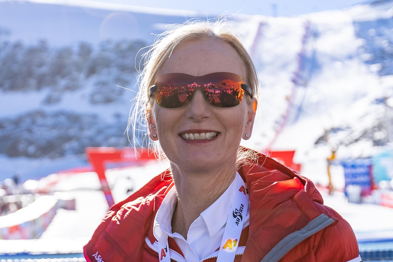 Roswitha Steiner coniugata Stadlober, 63 anni, presidente ÖSV dal 2021. Ex slalomista, vanta 8 vittorie e 14 podi in Coppa del Mondo, 1 argento mondiale, 2 coppe di specialità.