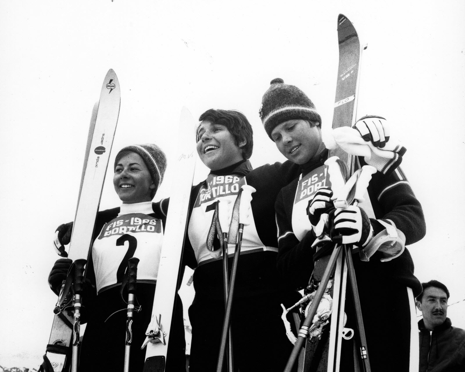 Mondiali 1966, Portillo. Il podio del gigante femminile. Da sinistra: Heidi Zimmermann (argento, Svizzera), Marielle Goitschel (oro, Francia) et Florence Steurer (bronzo, Francia). Photo: Ski Chrono