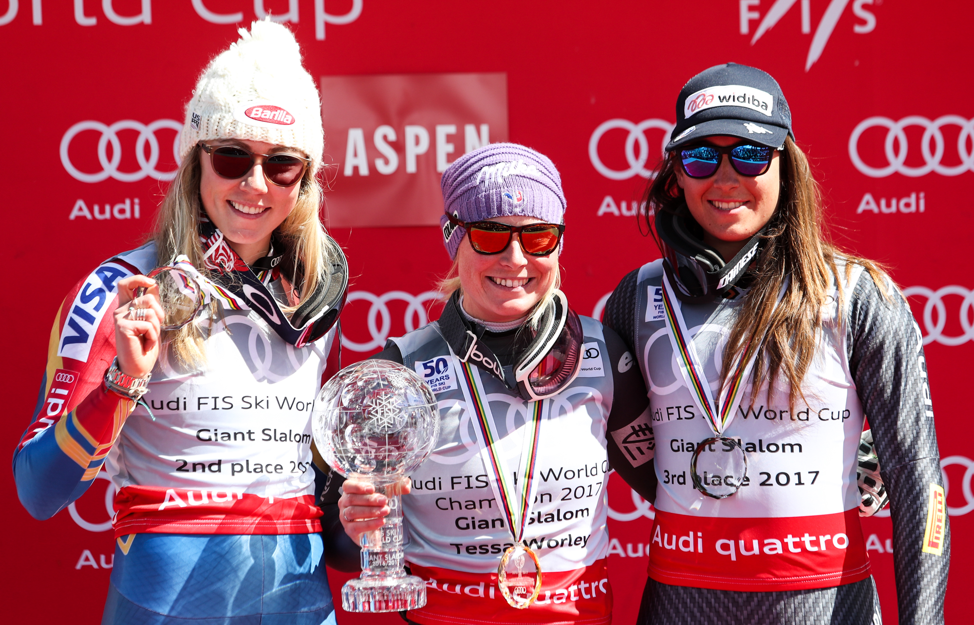 Il podio finale della classifica di slalom gigante stagione 2016-2017. Da sinistra: Shiffrin, Worley, Goggia ©Pentaphoto