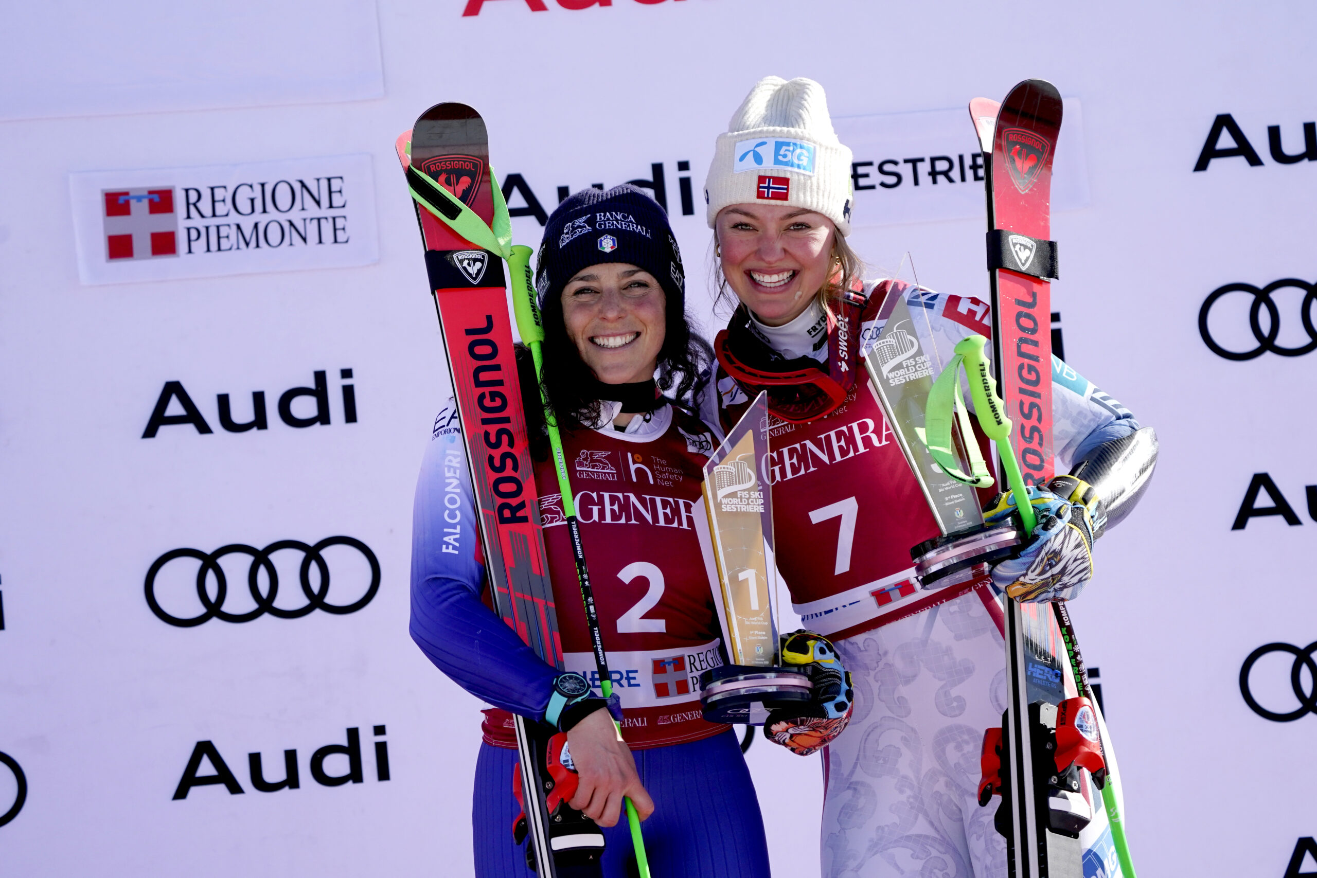 Thea Louise Stjernesund, 29 anni, norvegese, 5 podi in Coppa del Mondo senza vittoria, 1 argento olimpico, qui con Federica Brignone ©Pentaphoto