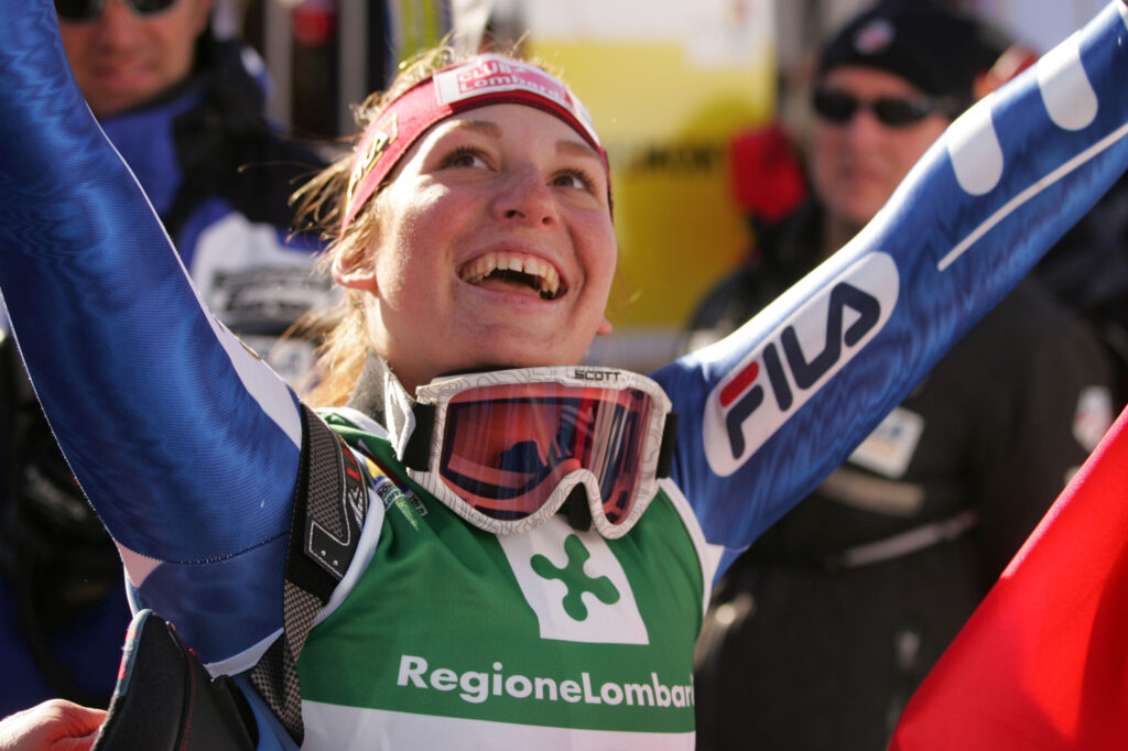 Elena Fanchini, scomparsa l'8 febbraio 2023 a 37 anni, nei giorni felici dei Mondiali di sci a Bormio/Santa Caterina 2005, dove vinse uno splendido argento in discesa libera ©Pentaphoto
